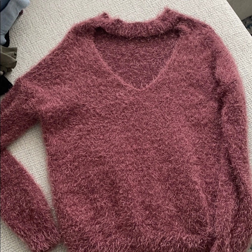 Fuzzy sweater - Picture 3 of 4